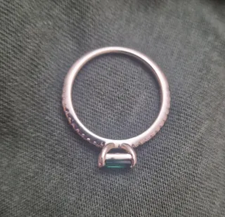 Anillo plata con piedra verde esmeralda