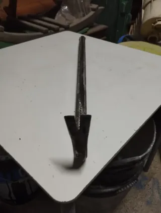 Pata de cabra antigua / Barra de uñas