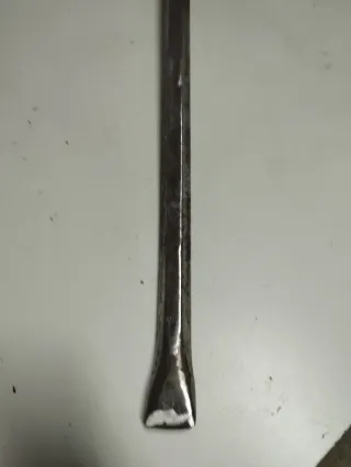 Pata de cabra antigua / Barra de uñas