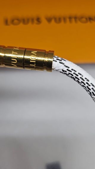 Pulsera Louis Vuitton Blanca y Dorada