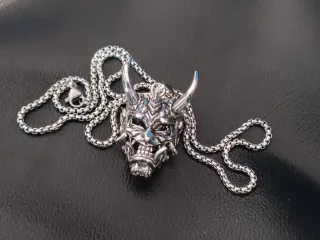 Collana con ciondolo maschera Oni
