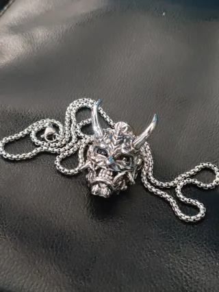 Collana con ciondolo maschera Oni