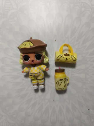 Muñeca LOL Hello Kitty Pompompurin
