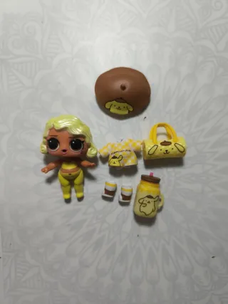 Muñeca LOL Hello Kitty Pompompurin