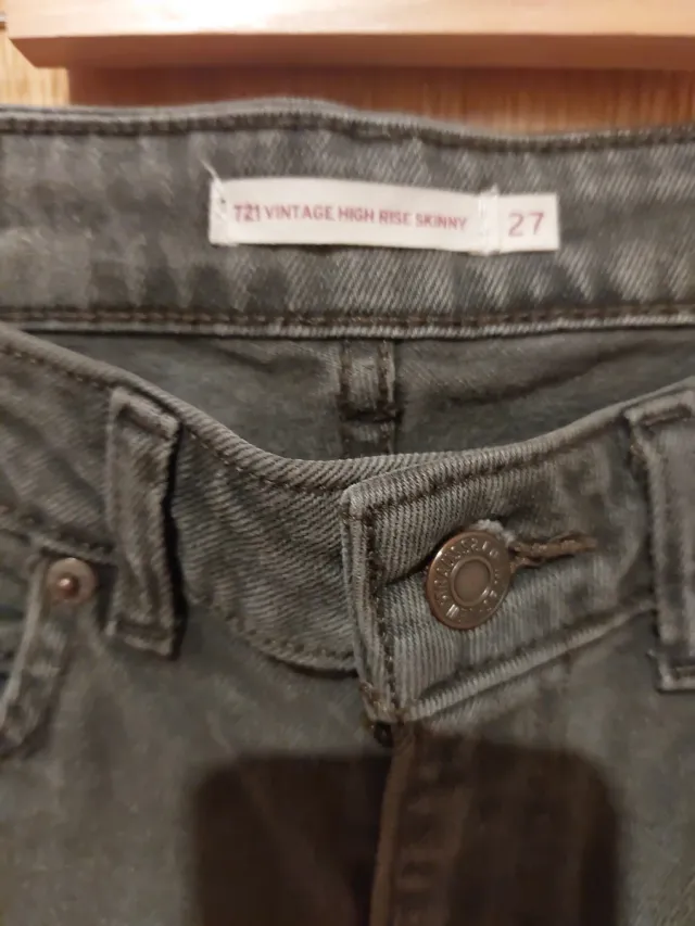 Pantalón Levi's gris mujer