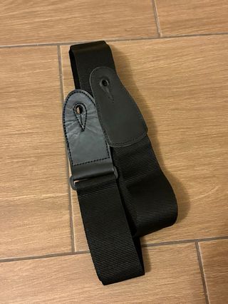 Guitarra Acústica Cherrystone + 10 accesorios.