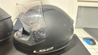 2 Cascos LS2 Negro Mate (XL y M)