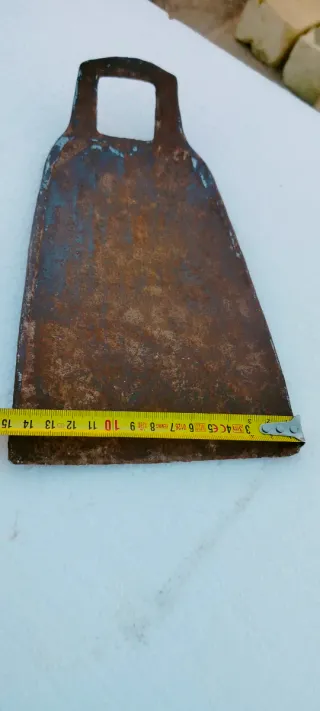 Zappa antica in ferro