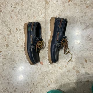 Náuticos azules y marrones