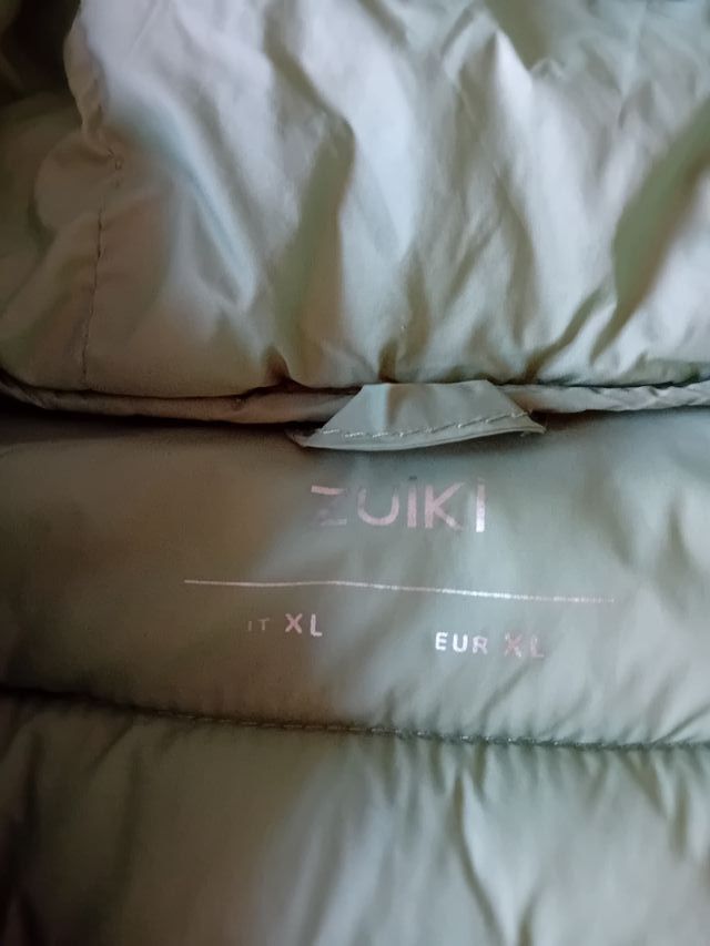 Piumino Zuiki verde con cappuccio