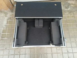 Flight case de DJ nuevo con ruedas y con bandeja