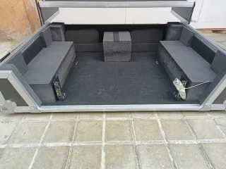 Flight case de DJ nuevo con ruedas y con bandeja