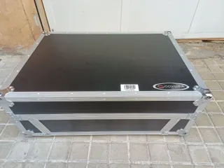 Flight case de DJ nuevo con ruedas y con bandeja
