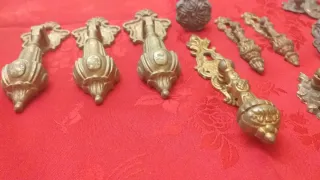 Tiradores de bronce antiguos varios