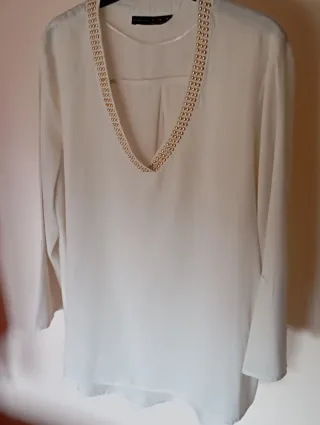 Blusa Atmosphere detalles dorados talla L