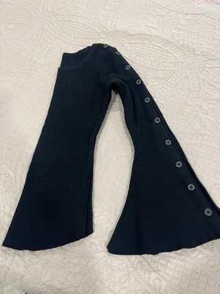 Suéter Negro Manga Campana con Botones