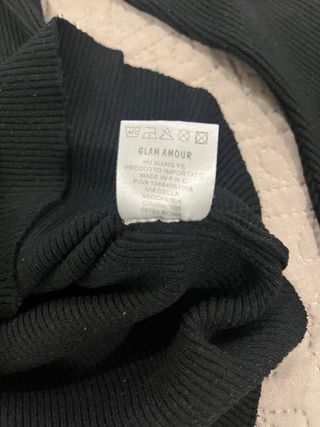 Suéter Negro Manga Campana con Botones