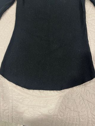 Suéter Negro Manga Campana con Botones