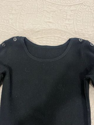 Suéter Negro Manga Campana con Botones