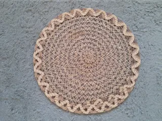 Tovaglietta intrecciata artigianale elegante