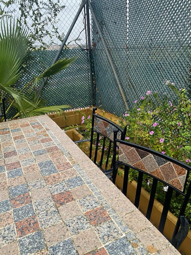 Mesa de jardín grande cerámica y metal + 2 sillas