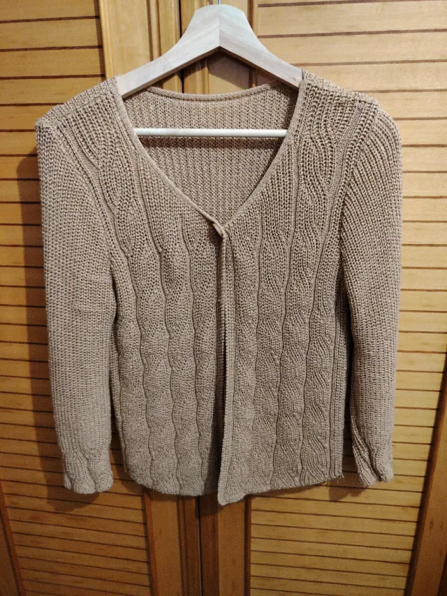 4 Chaqueta beige tejida,negra,y jaspeada y rosa