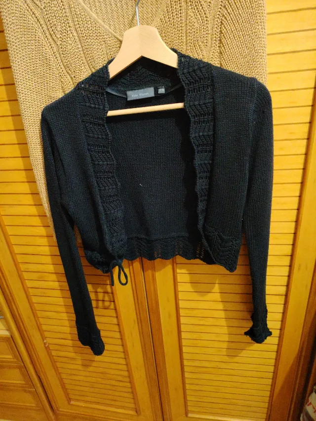 4 Chaqueta beige tejida,negra,y jaspeada y rosa