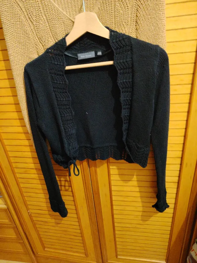 4 Chaqueta beige tejida,negra,y jaspeada y rosa