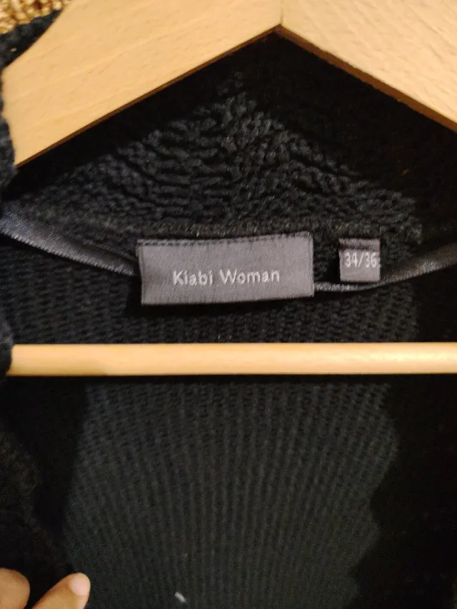 4 Chaqueta beige tejida,negra,y jaspeada y rosa