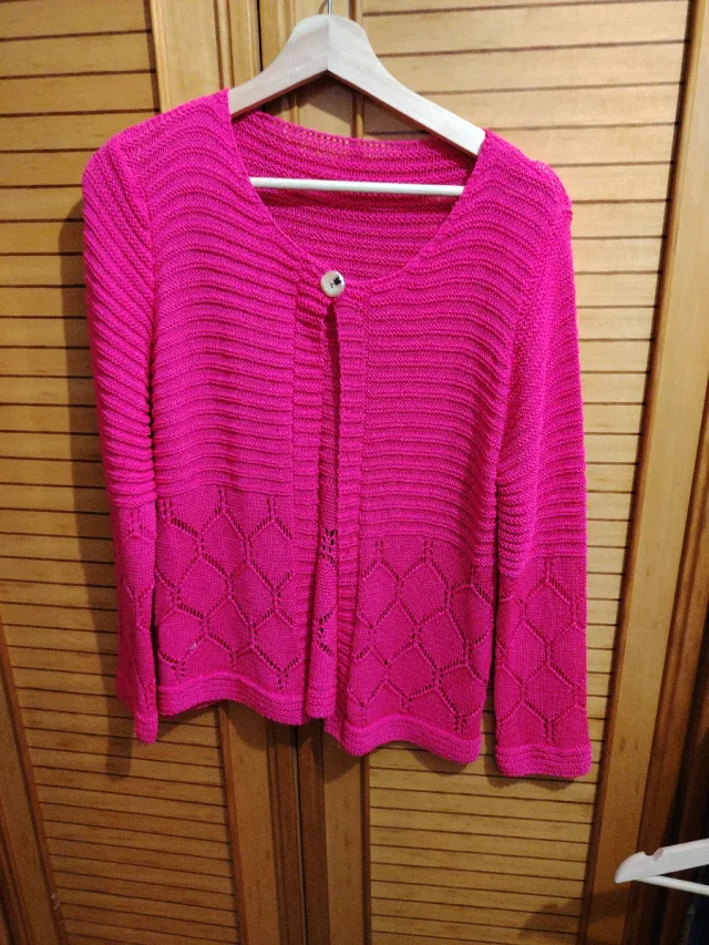 4 Chaqueta beige tejida,negra,y jaspeada y rosa