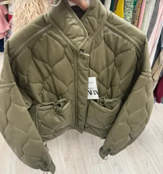 Chaqueta Zara acolchada verde militar