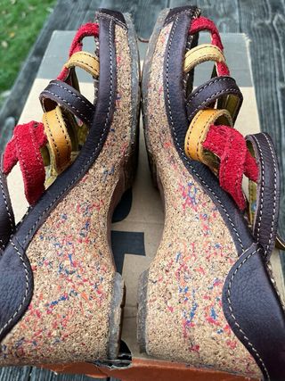 Sandalias Art Piel Marrón y Rojo