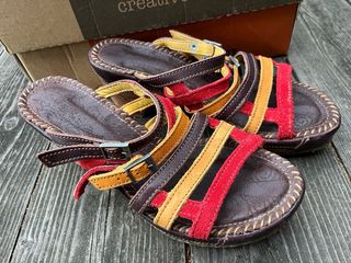 Sandalias Art Piel Marrón y Rojo