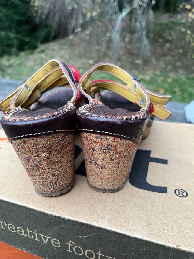 Sandalias Art Piel Marrón y Rojo