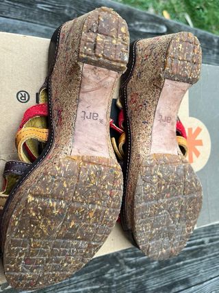 Sandalias Art Piel Marrón y Rojo