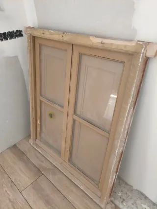 Ventana madera vintage doble