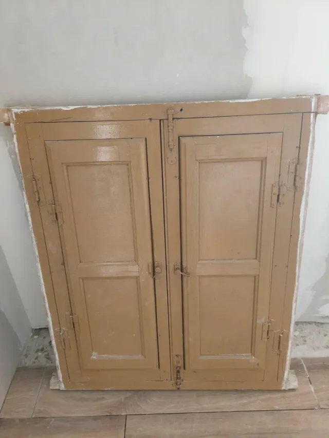 Ventana madera vintage doble