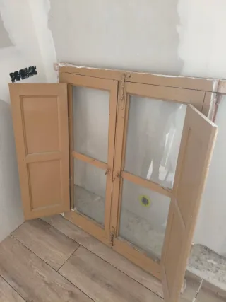 Ventana madera vintage doble