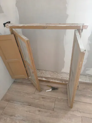 Ventana madera vintage doble