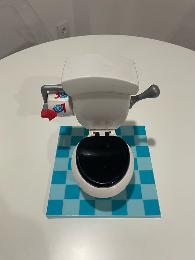 Juego de váter con rollo de papel