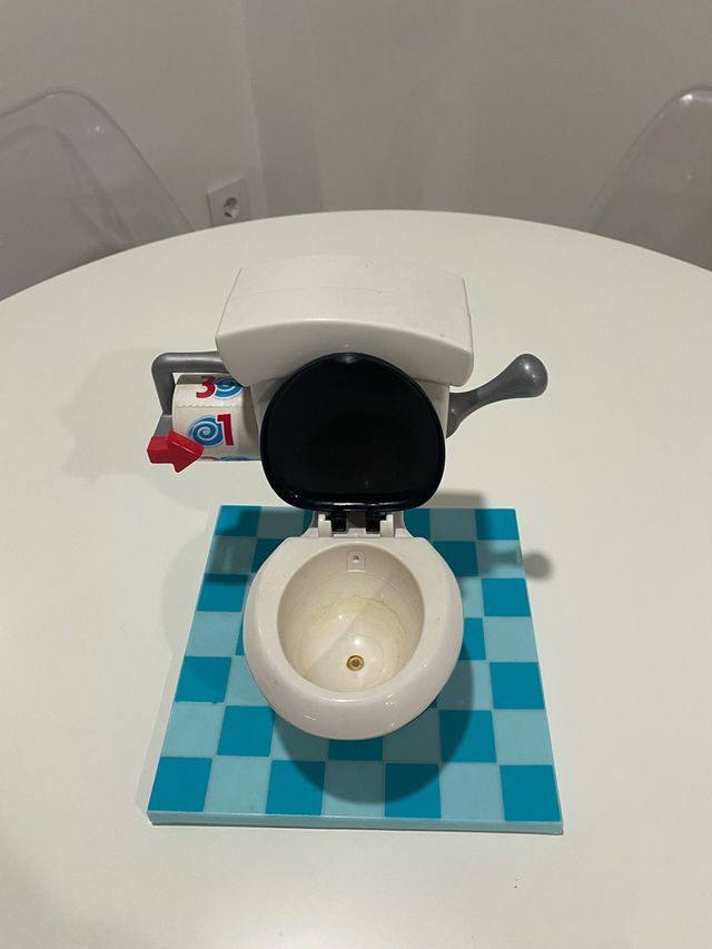 Juego de váter con rollo de papel