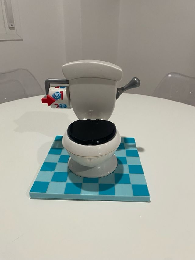 Juego de váter con rollo de papel