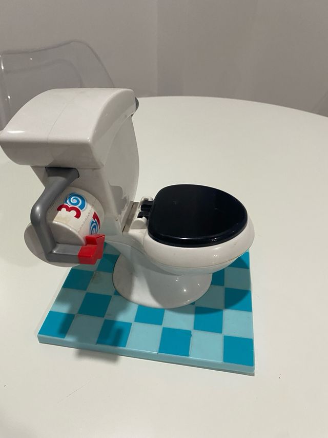 Juego de váter con rollo de papel