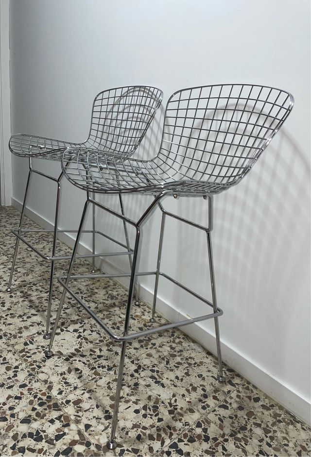 Pareja de taburetes altos estilo Bertoia