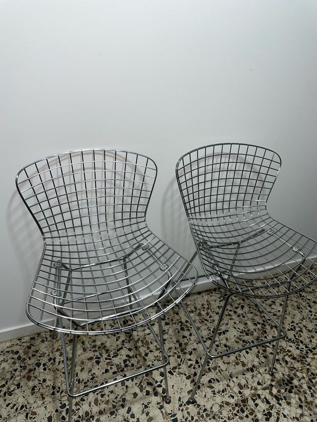 Pareja de taburetes altos estilo Bertoia