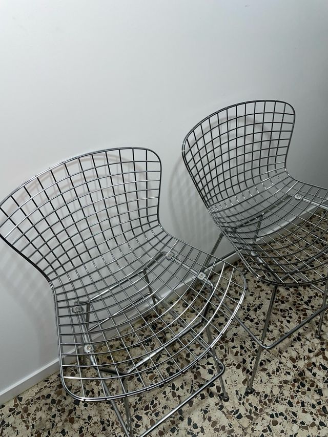 Pareja de taburetes altos estilo Bertoia