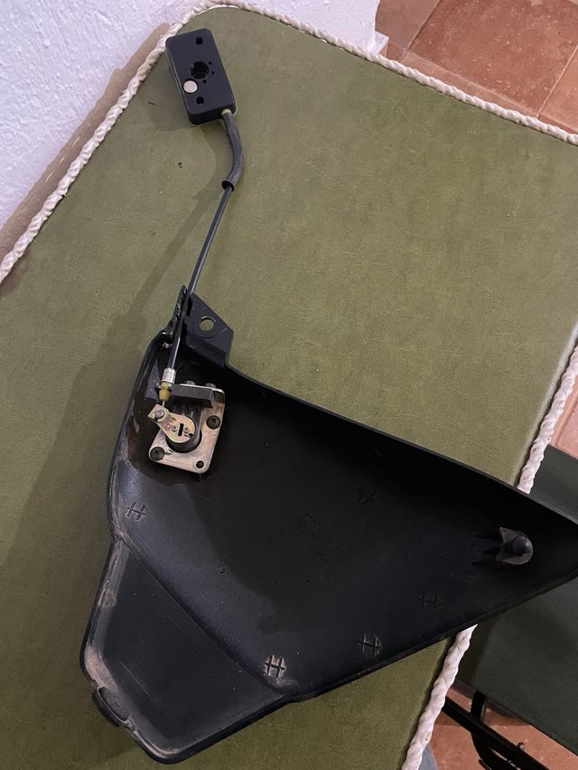 Tapa Lateral Suzuki Negra