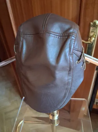 Gorra caballero efecto piel marrón
