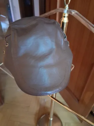 Gorra caballero efecto piel marrón