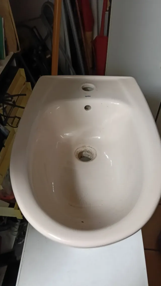 Bidé de porcelana beige